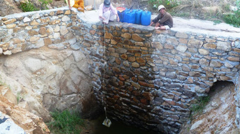 Khanh Hoa met les moyens pour alimenter en eau ses insulaires ảnh 1 Khanh Hoa met les moyens pour alimenter en eau ses insulaires ảnh 1