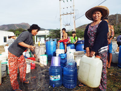Khanh Hoa met les moyens pour alimenter en eau ses insulaires ảnh 2 Khanh Hoa met les moyens pour alimenter en eau ses insulaires ảnh 2