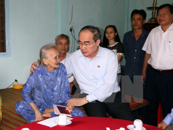 Têt traditionnel: le président du Front de la Patrie se rend à Vinh Long ảnh 1 Têt traditionnel: le président du Front de la Patrie se rend à Vinh Long ảnh 1
