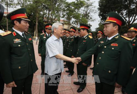 Le secrétaire général du PCV travaille avec la 4e zone militaire ảnh 1 Le secrétaire général du PCV travaille avec la 4e zone militaire ảnh 1