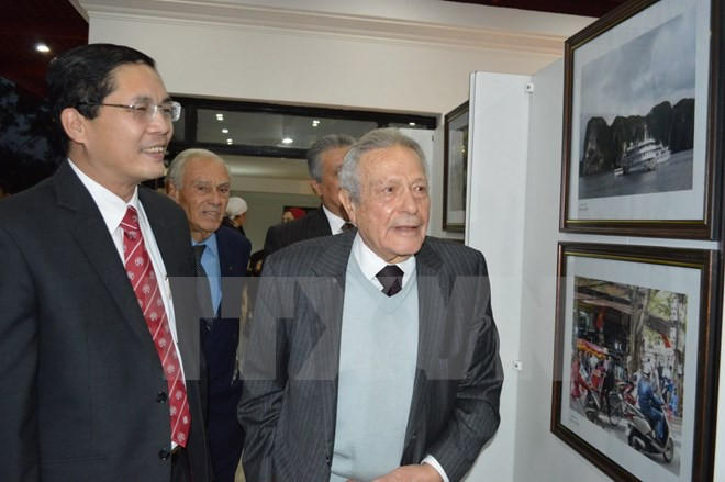 Exposition de photos sur le Renouveau du Vietnam en Egypte ảnh 1 Exposition de photos sur le Renouveau du Vietnam en Egypte ảnh 1