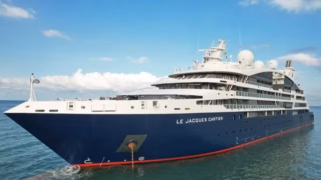 Un navire de croisière de luxe français en escale à Phu Quoc ảnh 1