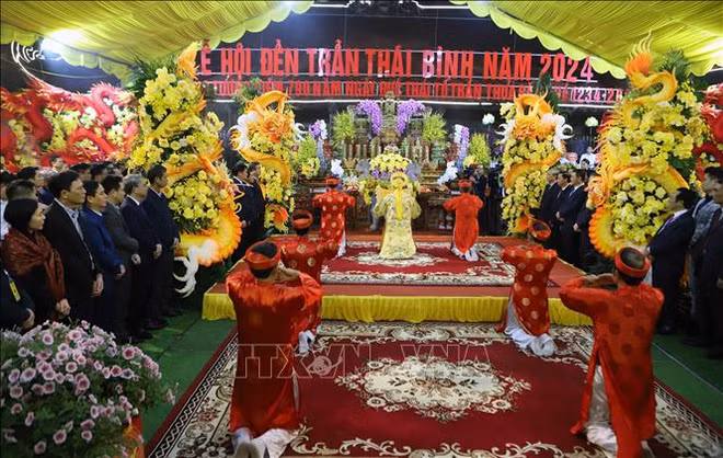 Ouverture de la fête du temple des rois Trân à Thai Binh 2024 ảnh 1 Ouverture de la fête du temple des rois Trân à Thai Binh 2024 ảnh 1