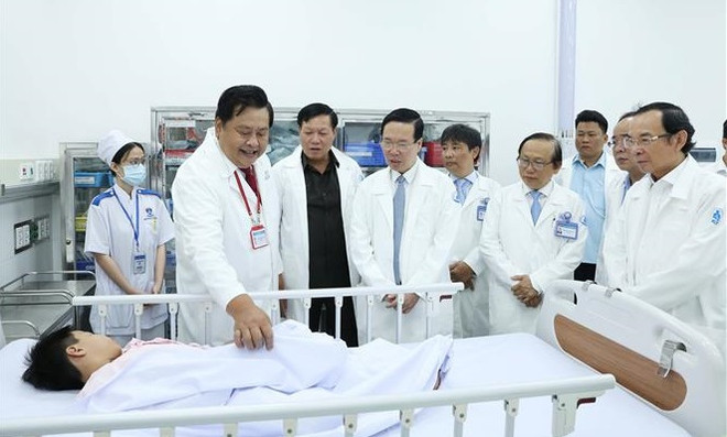 Le président Vo Van Thuong visite l’hôpital pédiatrique n°1 à Hô Chi Minh-Ville ảnh 2 Le président Vo Van Thuong visite l’hôpital pédiatrique n°1 à Hô Chi Minh-Ville ảnh 2