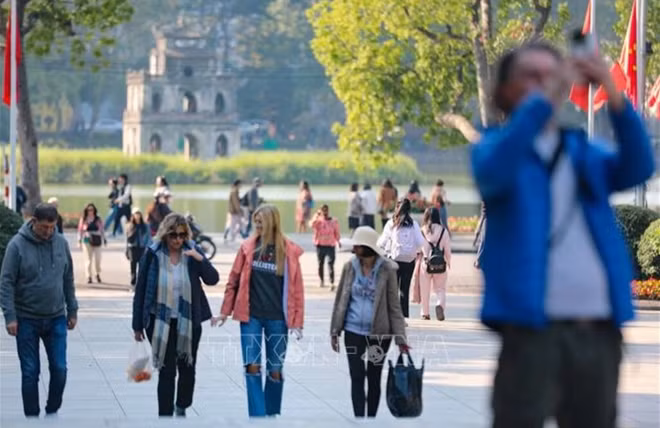 Le Vietnam accueille plus de 3 millions de visiteurs étrangers en deux mois ảnh 1