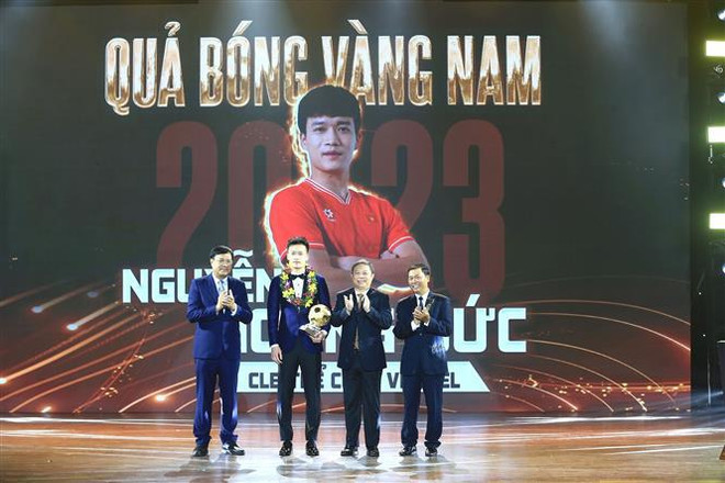 Football : le milieu de terrain Nguyên Hoang Duc remporte le Ballon d’Or du Vietnam 2023 ảnh 1 Football : le milieu de terrain Nguyên Hoang Duc remporte le Ballon d’Or du Vietnam 2023 ảnh 1