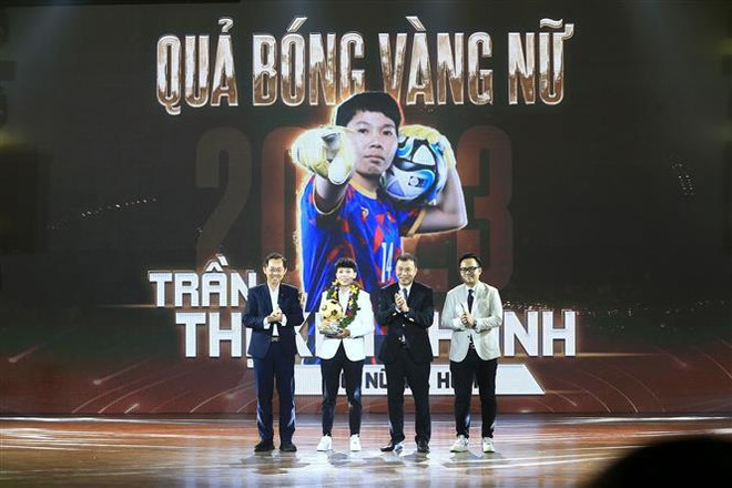 Football : le milieu de terrain Nguyên Hoang Duc remporte le Ballon d’Or du Vietnam 2023 ảnh 2 Football : le milieu de terrain Nguyên Hoang Duc remporte le Ballon d’Or du Vietnam 2023 ảnh 2