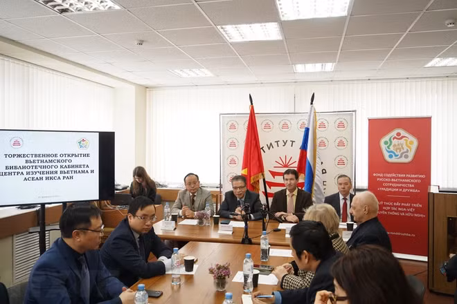 Ouverture d'une bibliothèque vietnamienne à l'Institut de recherche russe ảnh 1