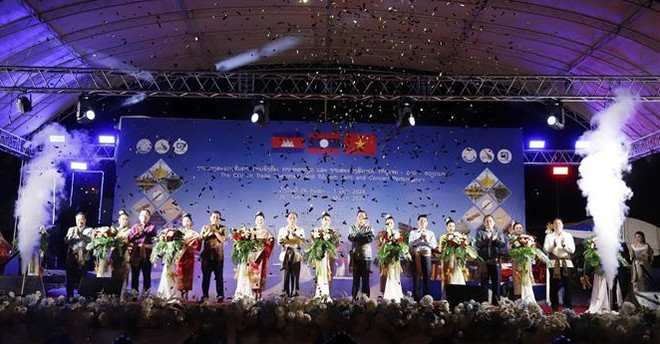 Ouverture d'une foire-expo sur le commerce, l'investissement et le tourisme du Triangle de développement CLV ảnh 1 Ouverture d'une foire-expo sur le commerce, l'investissement et le tourisme du Triangle de développement CLV ảnh 1