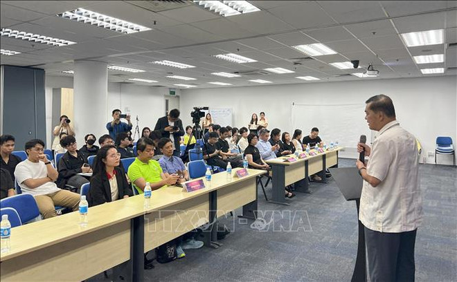 Des étudiants vietnamiens explorent le marché de l'emploi à Singapour ảnh 1 Des étudiants vietnamiens explorent le marché de l'emploi à Singapour ảnh 1