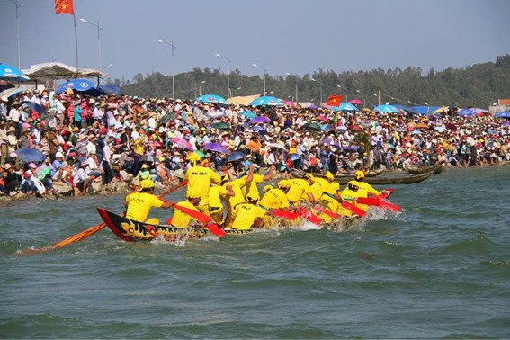 Le festival des courses de bateaux de Tinh Long arrive à bon port ảnh 2
