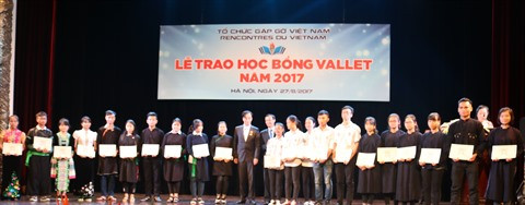 En 2017, 2.250 bourses Odon Vallet remises aux élèves et étudiants brillants ảnh 1 En 2017, 2.250 bourses Odon Vallet remises aux élèves et étudiants brillants ảnh 1