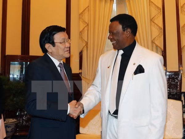 Le président Truong Tan Sang reçoit l’ambassadeur du Nigéria ảnh 1