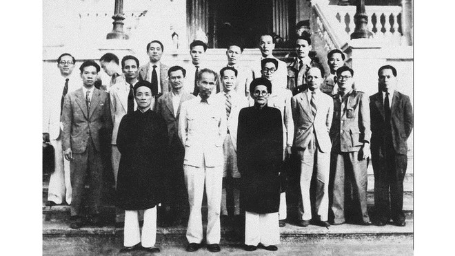 Une collection de 79 signatures du Président Hô Chi Minh en images ảnh 1