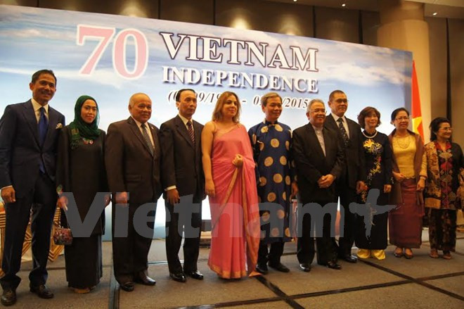 Le 70e anniversaire de la Fête nationale fêté à l’étranger ảnh 3 Le 70e anniversaire de la Fête nationale fêté à l’étranger ảnh 3