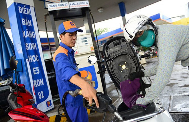 Une 2e baisse du prix des carburants en août ảnh 1 Une 2e baisse du prix des carburants en août ảnh 1