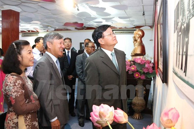 Exposition de photos sur les activités diplomatiques du Vietnam au Laos ảnh 1 Exposition de photos sur les activités diplomatiques du Vietnam au Laos ảnh 1