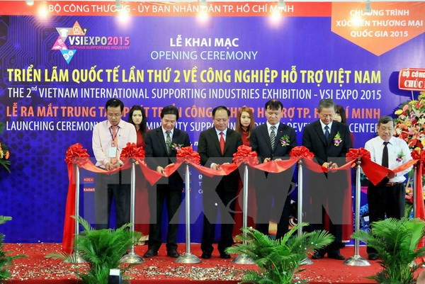 Ouverture de l'exposition internationale sur l’industrie auxiliaire Vietnam 2015 ảnh 1 Ouverture de l'exposition internationale sur l’industrie auxiliaire Vietnam 2015 ảnh 1