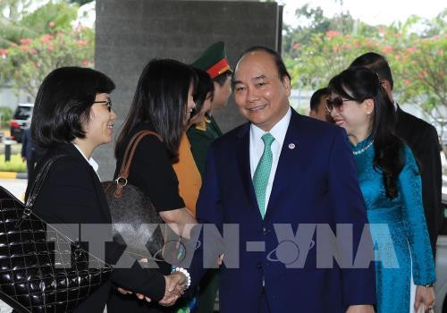 Le PM achève avec succès son séjour à Singapour ảnh 1