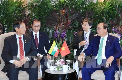 Le PM rencontre les présidents indonésien et birman à Singapour ảnh 2