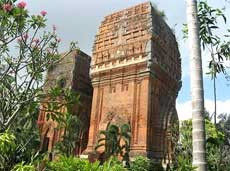 À l’ombre des tours cham à Binh Dinh, dans le Centre ảnh 1 À l’ombre des tours cham à Binh Dinh, dans le Centre ảnh 1