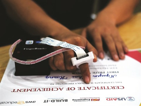 Des étudiants créent une machine à lire pour malvoyants ảnh 2 Des étudiants créent une machine à lire pour malvoyants ảnh 2