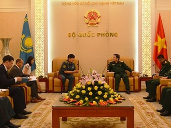 Le général Ngo Xuan Lich reçoit le vice-ministre kazakh de la Défense ảnh 1 Le général Ngo Xuan Lich reçoit le vice-ministre kazakh de la Défense ảnh 1