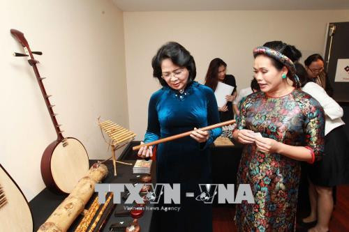 Suite de la visite de Dang Thi Ngoc Thinh en Australie ảnh 1 Suite de la visite de Dang Thi Ngoc Thinh en Australie ảnh 1