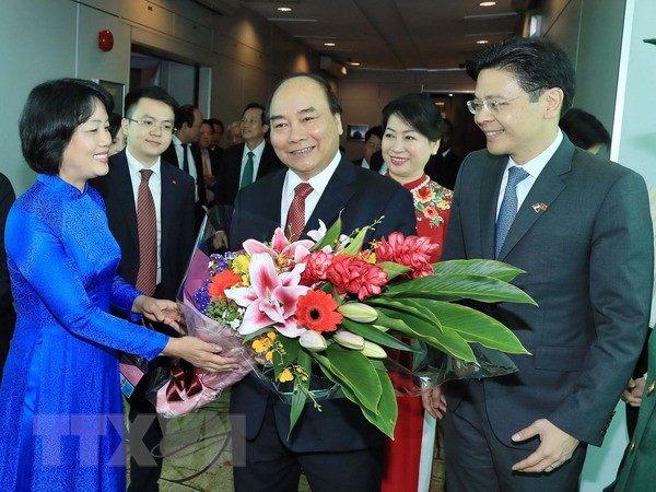 Le PM Nguyên Xuân Phuc entame une visite officielle à Singapour ảnh 1 Le PM Nguyên Xuân Phuc entame une visite officielle à Singapour ảnh 1