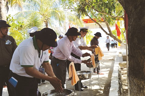 De l’or bleu pour les visiteurs de l’archipel de Truong Sa ảnh 1 De l’or bleu pour les visiteurs de l’archipel de Truong Sa ảnh 1