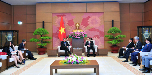 Le vice-président de l’AN Phung Quôc Hiên reçoit le vice-président du groupe Exxon Mobile ảnh 1 Le vice-président de l’AN Phung Quôc Hiên reçoit le vice-président du groupe Exxon Mobile ảnh 1