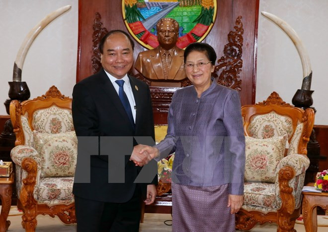 Le PM Nguyen Xuan Phuc rencontre les plus hauts dirigeants laotiens ảnh 3 Le PM Nguyen Xuan Phuc rencontre les plus hauts dirigeants laotiens ảnh 3