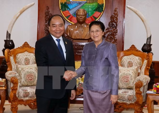 Le PM Nguyen Xuan Phuc rencontre les plus hauts dirigeants laotiens ảnh 3