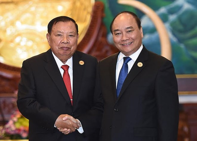Le PM Nguyen Xuan Phuc rencontre les plus hauts dirigeants laotiens ảnh 2 Le PM Nguyen Xuan Phuc rencontre les plus hauts dirigeants laotiens ảnh 2