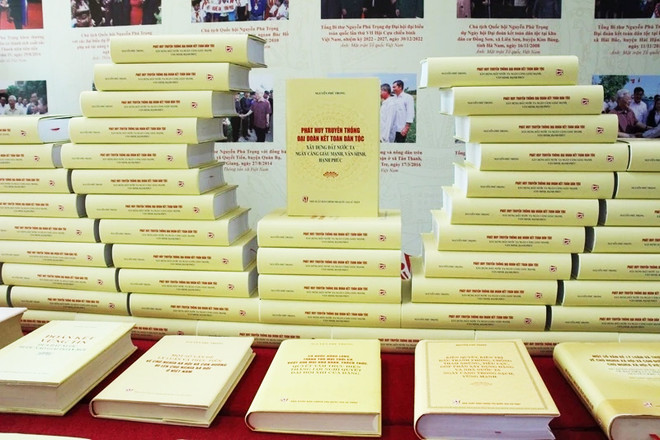 Les valeurs du livre du leader du PCV sur la grande unité nationale mises en lumière ảnh 1 Les valeurs du livre du leader du PCV sur la grande unité nationale mises en lumière ảnh 1