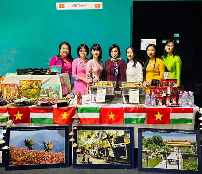 Le Vietnam participe à une foire caritative en Hongrie ảnh 1