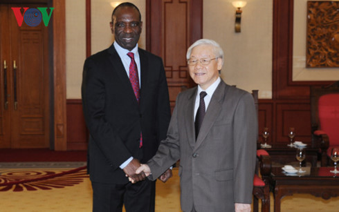 Le Premier ministre mozambicain termine sa visite au Vietnam ảnh 1 Le Premier ministre mozambicain termine sa visite au Vietnam ảnh 1