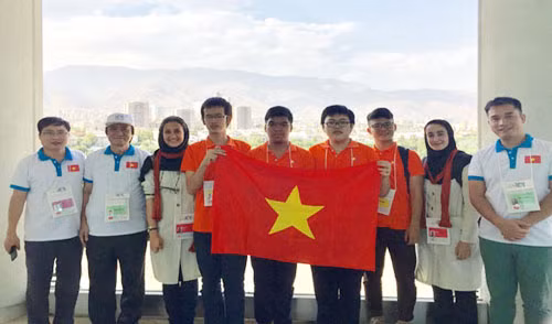 Le Vietnam remporte une médaille d'or aux Olympiades internationales d'Informatique ảnh 1