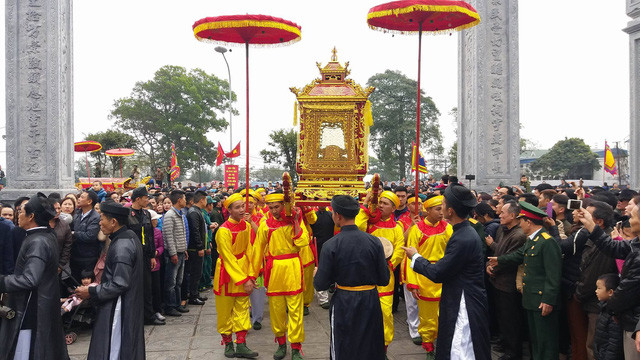 La fête du temple de Cua Ong, patrimoine culturel, attire la foule ảnh 1