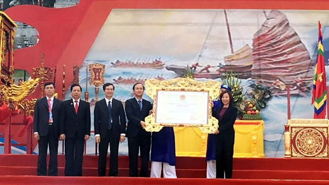 La fête du temple de Cua Ong, patrimoine culturel, attire la foule ảnh 3