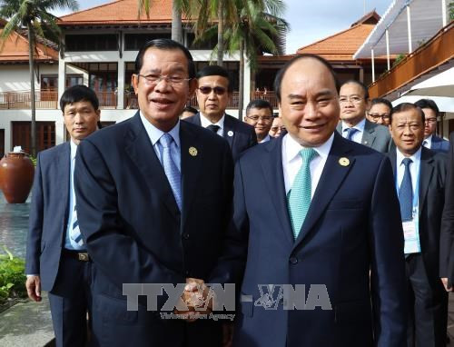 APEC 2017: des dirigeants vietnamiens reçoivent le Premier ministre cambodgien ảnh 1 APEC 2017: des dirigeants vietnamiens reçoivent le Premier ministre cambodgien ảnh 1
