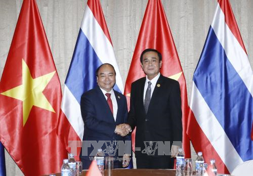 Le PM Nguyen Xuan Phuc rencontre son homologue thaïlandais ảnh 1 Le PM Nguyen Xuan Phuc rencontre son homologue thaïlandais ảnh 1