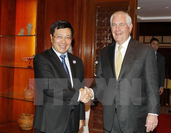 APEC 2017 : le vice-PM Pham Binh Minh reçoit le secrétaire d’Etat américain Rex Tillerson ảnh 1 APEC 2017 : le vice-PM Pham Binh Minh reçoit le secrétaire d’Etat américain Rex Tillerson ảnh 1