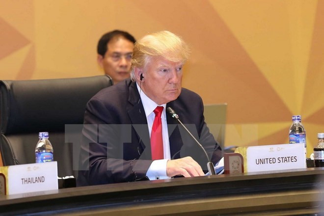 Le président américain Donald Trump entame sa visite d'État au Vietnam ảnh 1 Le président américain Donald Trump entame sa visite d'État au Vietnam ảnh 1