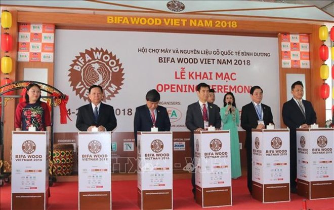 Une foire internationale de l’industrie du bois s'ouvre à Binh Duong ảnh 1