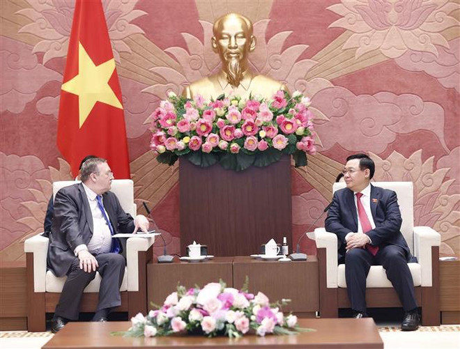 Vuong Dinh Huê reçoit l’ambassadrice de Bulgarie et l’ambassadeur de Hongrie ảnh 2 Vuong Dinh Huê reçoit l’ambassadrice de Bulgarie et l’ambassadeur de Hongrie ảnh 2