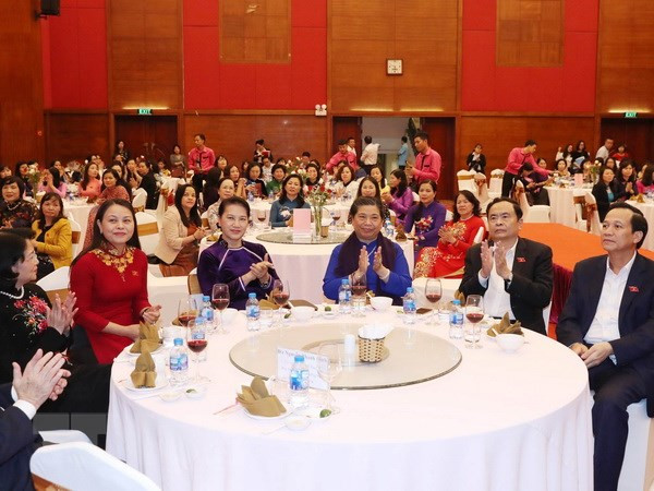 La présidente de l’AN Nguyên Thi Kim Ngân reçoit des députées ảnh 1 La présidente de l’AN Nguyên Thi Kim Ngân reçoit des députées ảnh 1