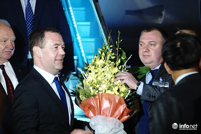 Le Premier ministre russe Dmitri Medvedev entame sa visite officielle au Vietnam ảnh 1 Le Premier ministre russe Dmitri Medvedev entame sa visite officielle au Vietnam ảnh 1