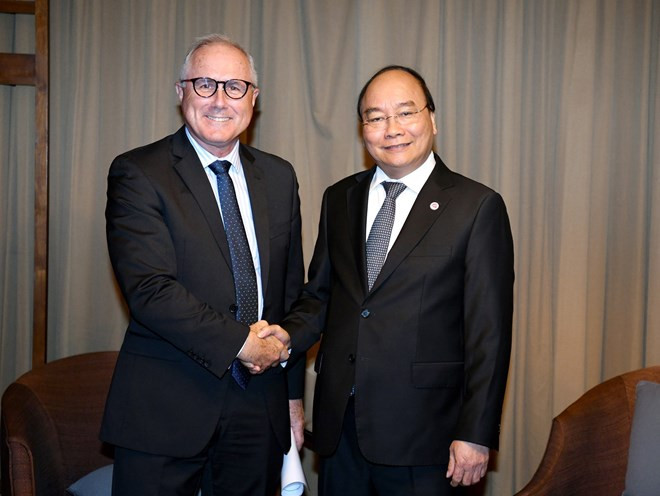 Le PM Nguyen Xuan Phuc reçoit le dirigeant de Sembcorp à Singapour ảnh 1 Le PM Nguyen Xuan Phuc reçoit le dirigeant de Sembcorp à Singapour ảnh 1