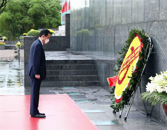 Le Premier ministre japonais Kishida Fumio termine avec succès sa visite officielle au Vietnam ảnh 2